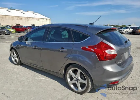 2014 Ford Focus Titanium z USA, uszkodzony, nr VIN 1FADP3N23EL195838